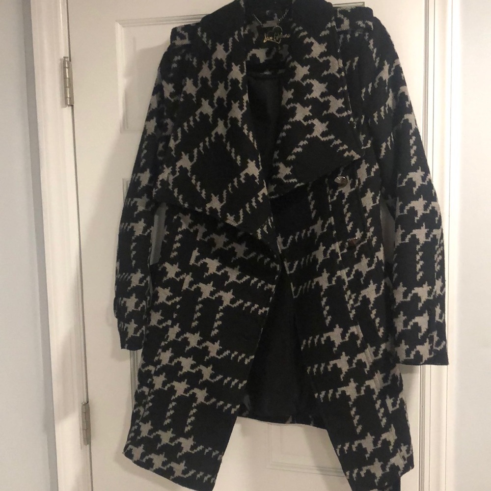 Houndstooth belted coat